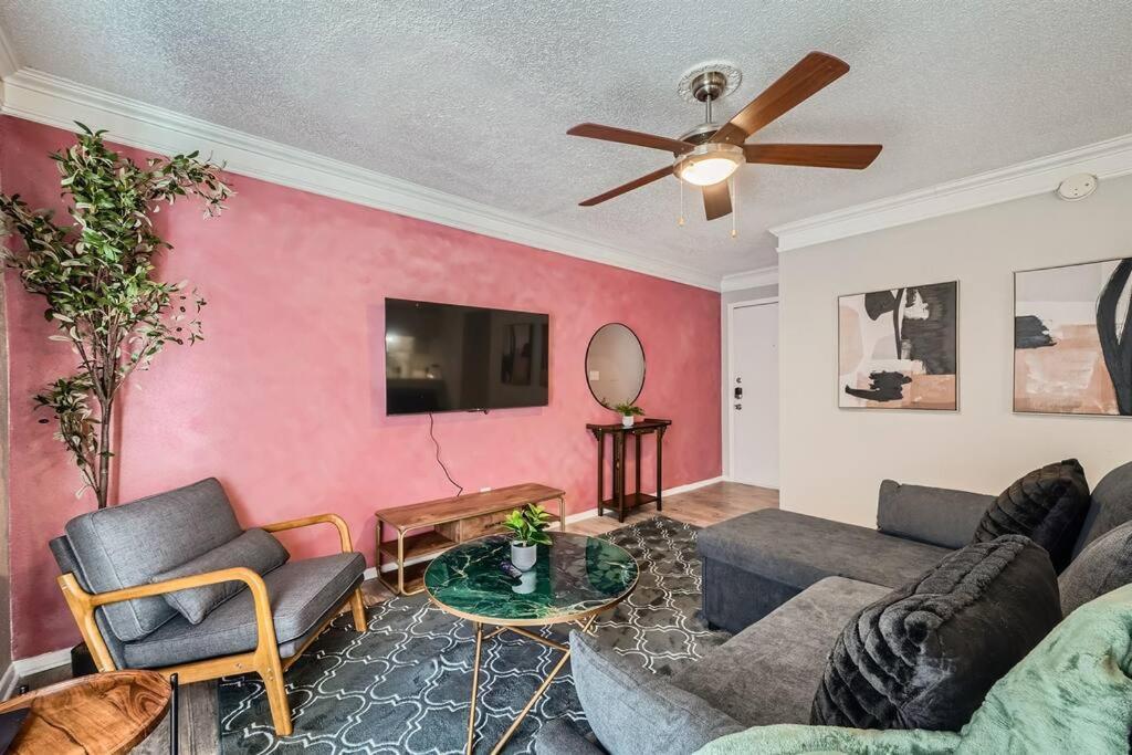 Chic 2B Getaway - 10Min To Dtwn - W/D, Pool, Prkg Austin Exterior foto