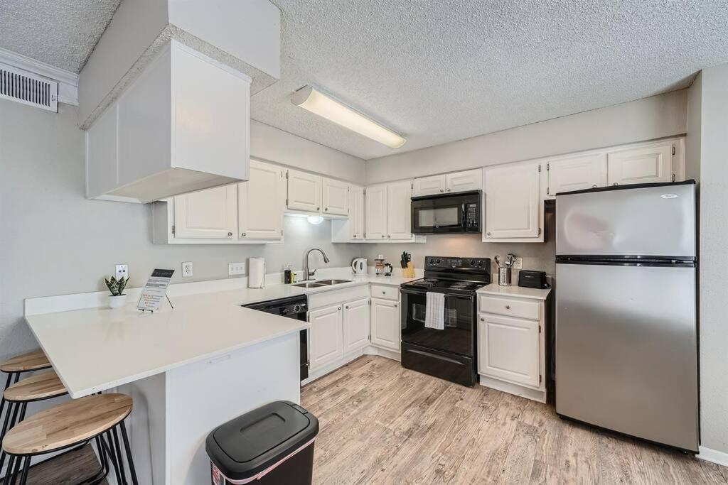 Chic 2B Getaway - 10Min To Dtwn - W/D, Pool, Prkg Austin Exterior foto