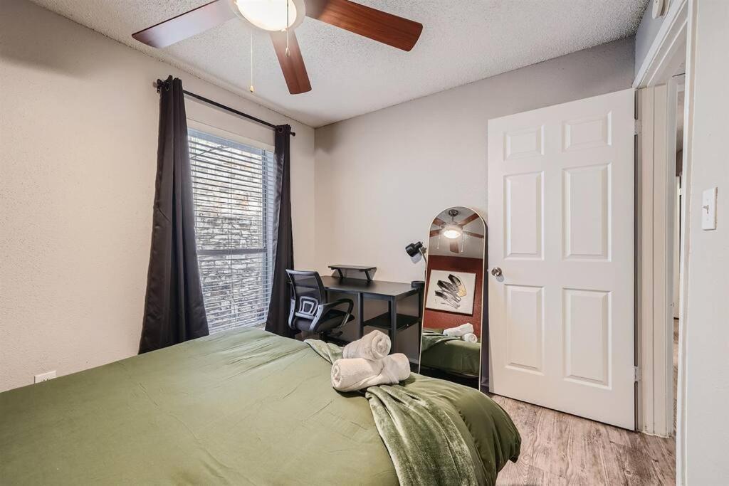 Chic 2B Getaway - 10Min To Dtwn - W/D, Pool, Prkg Austin Exterior foto