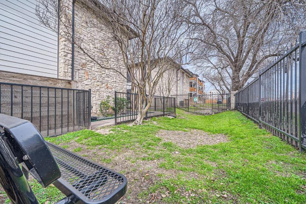 Chic 2B Getaway - 10Min To Dtwn - W/D, Pool, Prkg Austin Exterior foto